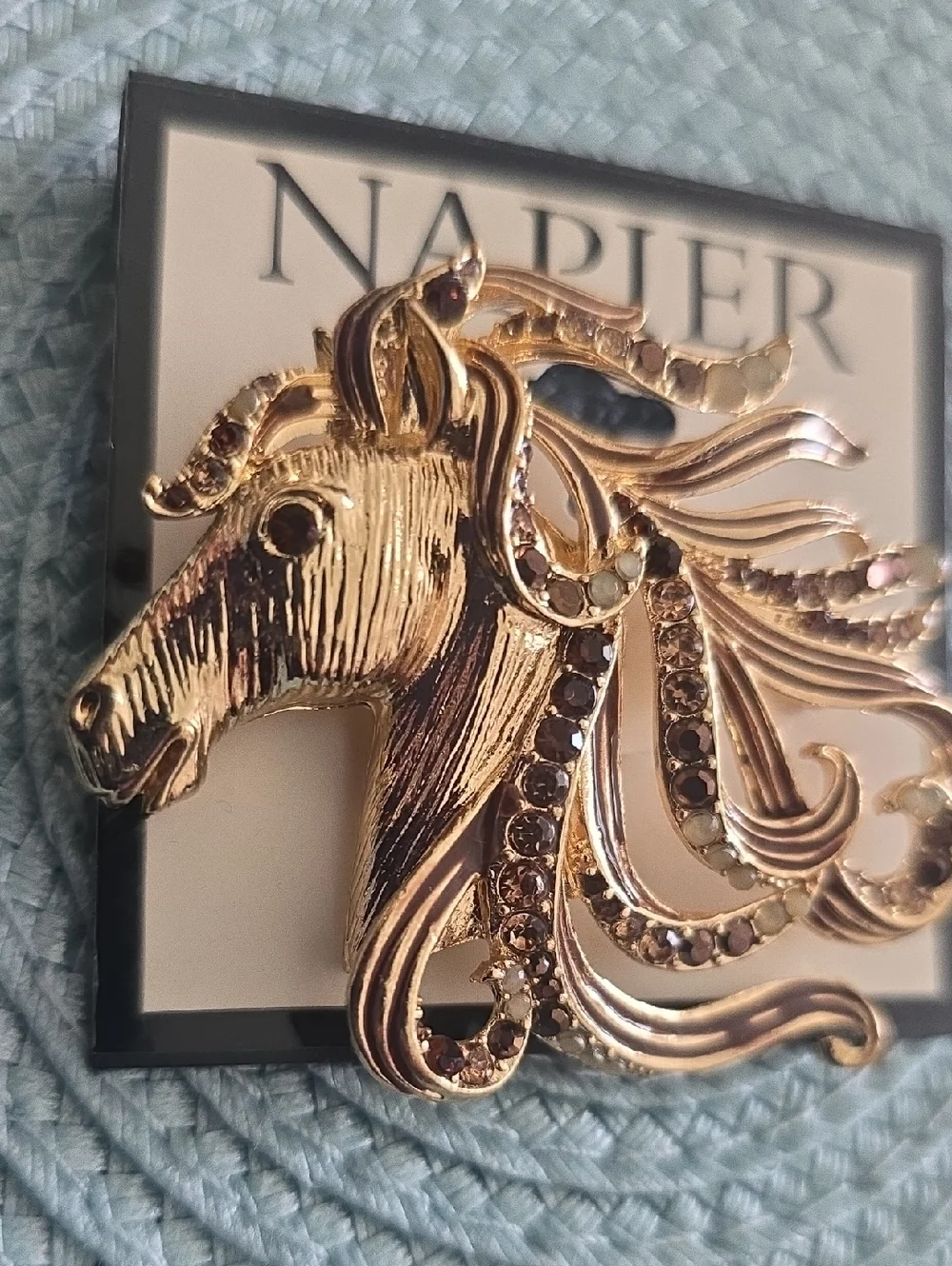 NAPIER BRAND BEAUTIFUL GOLDTONE HORSE FASHION JEWELRY PIN BROOCH